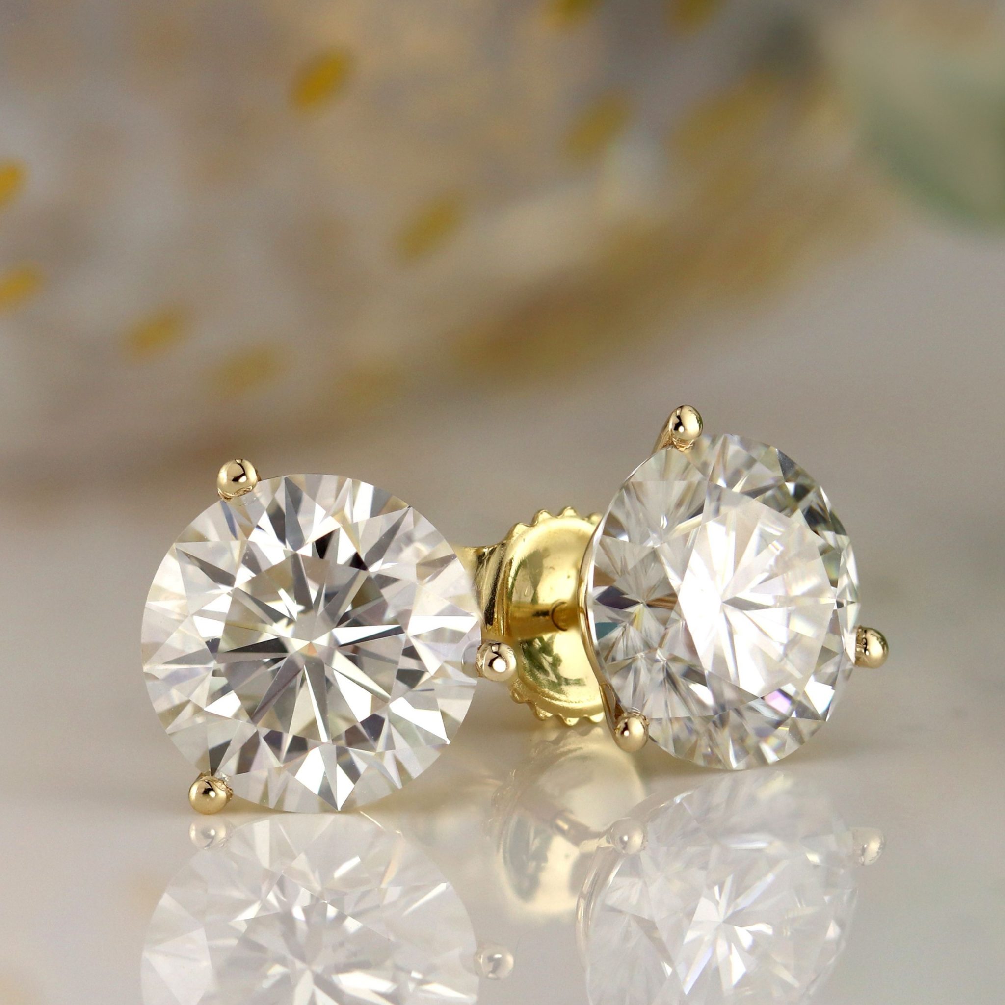 Diamond Stud Vs Moissanite Stud Earrings Why Each Sparkle Differently