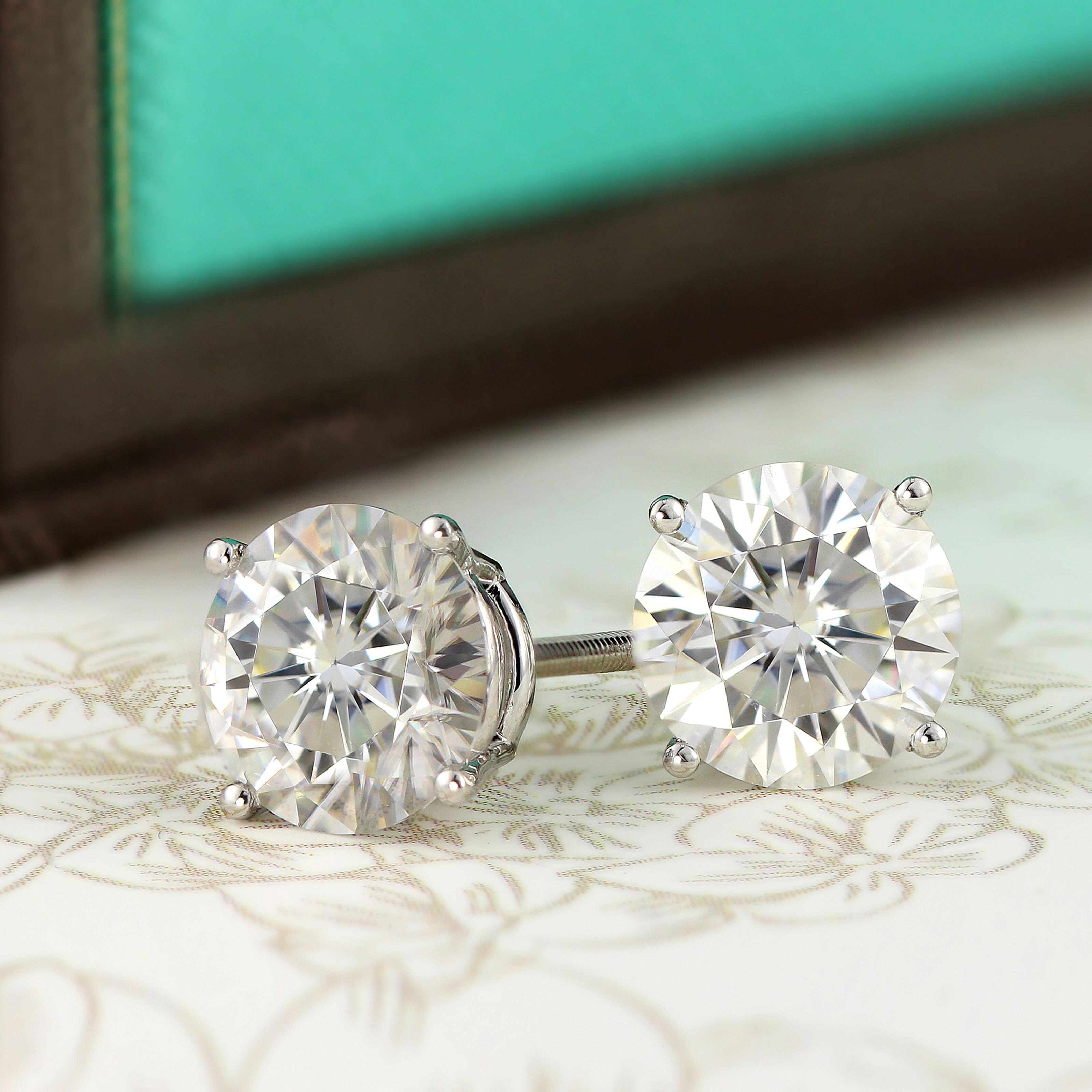 A Step-By-Step Guide to Choosing Your Perfect Diamond Stud